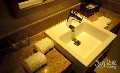 Heyi Hotel Hefei Changjiang Middle Road Экстерьер фото